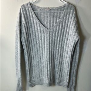 Gap Light Grey V-Neck soft oversized sweater Size Large